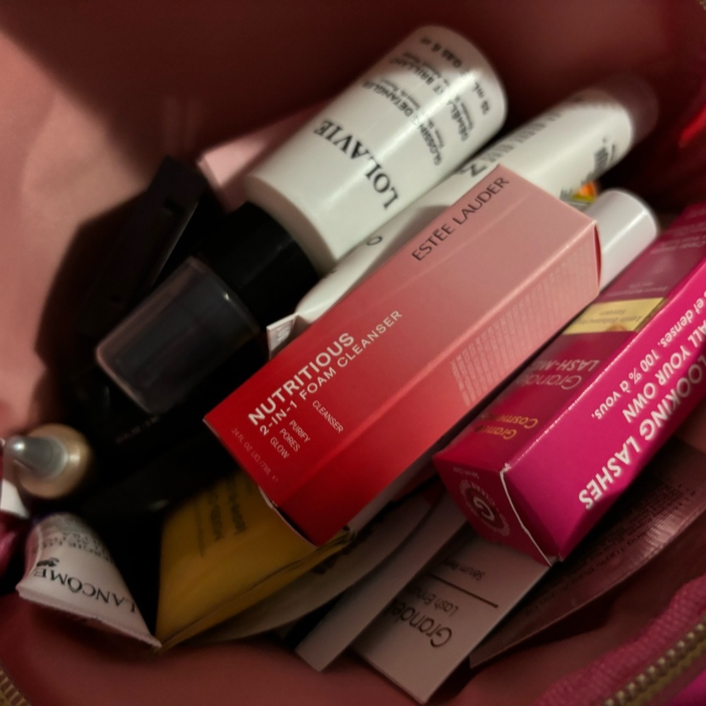 Make up pouch full of goodies - Picture 3 of 3